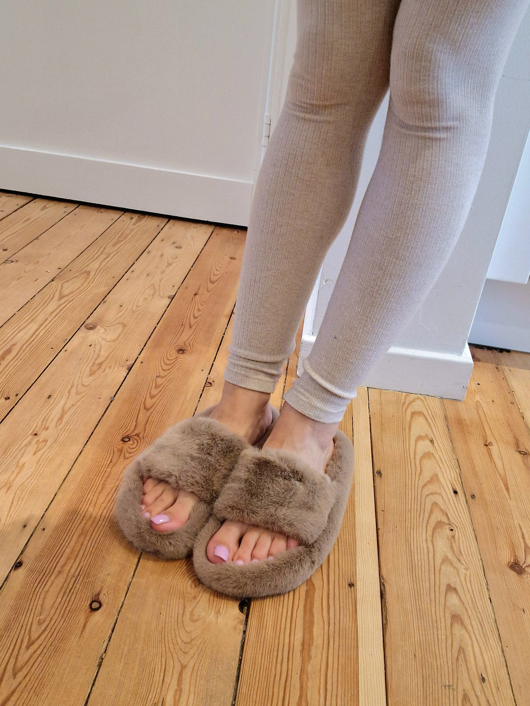 Pantoufles fourrées Taupe