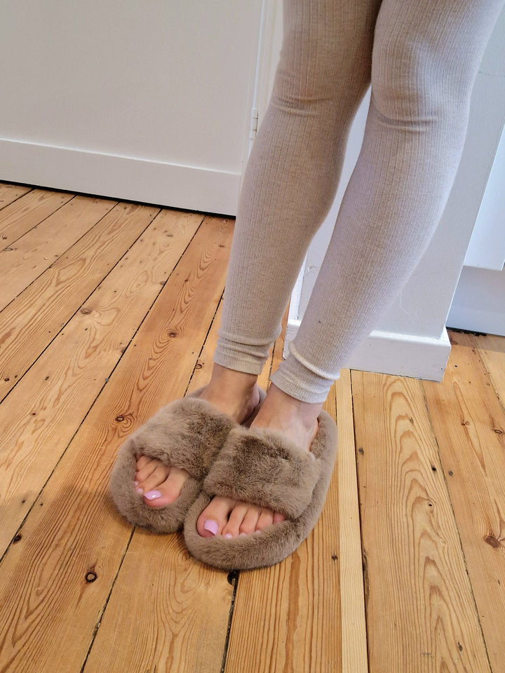 Pantoufles fourrées Taupe