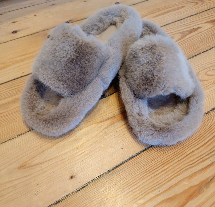 Pantoufles fourrées Taupe